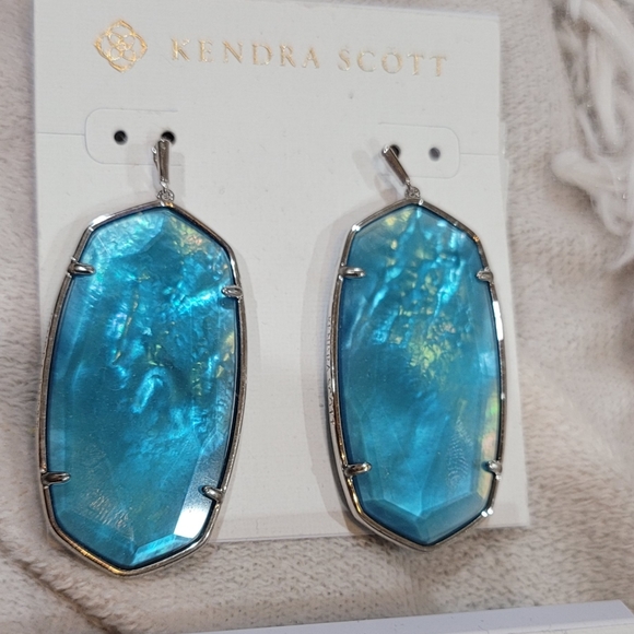 NWT KENDRA SCOTT PEACOCK BLUE ILLUSION NECKLACE EARRING SET - Picture 5 of 9
